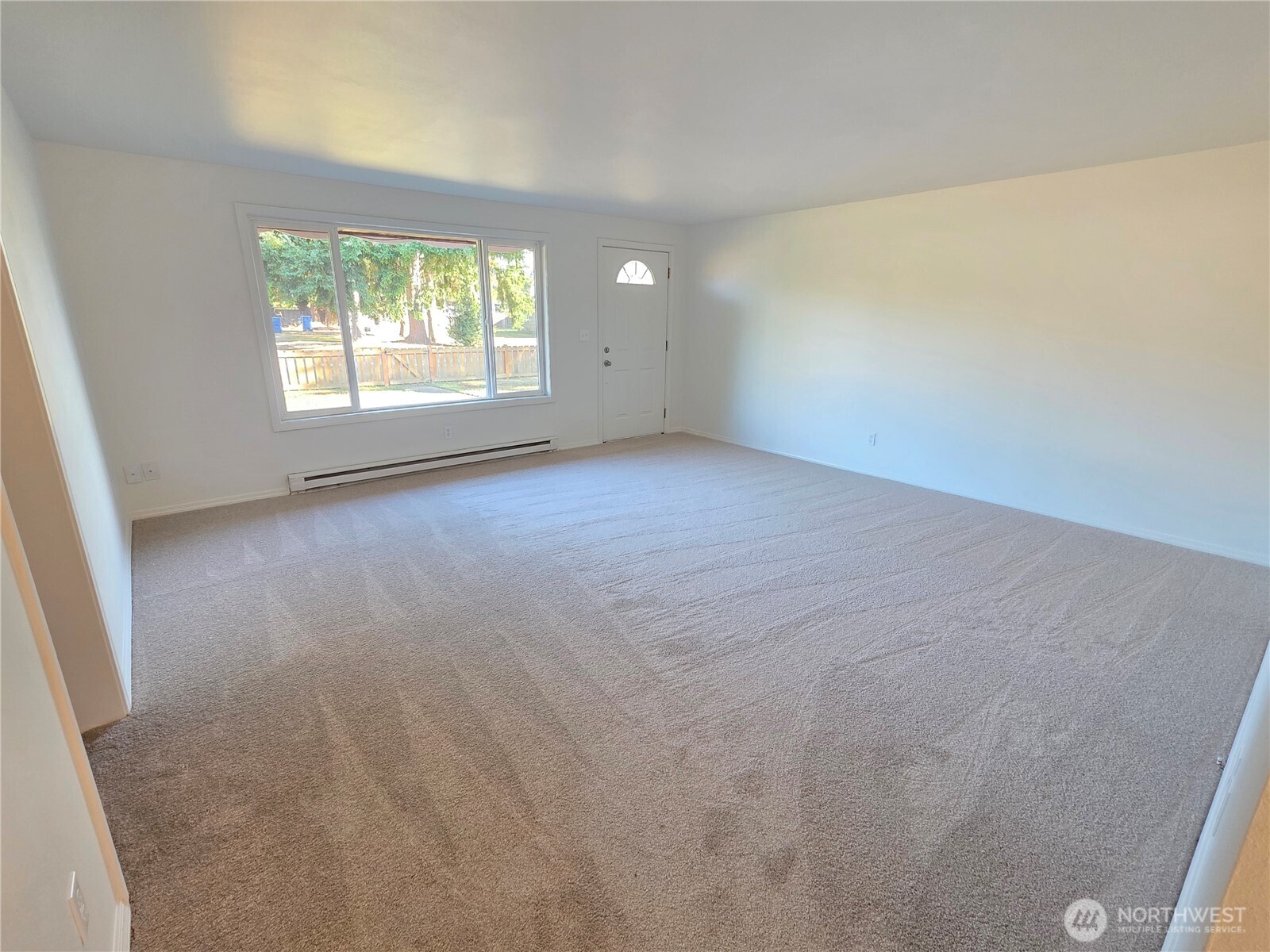 620 North Street Monroe, WA 98272 - Photo 25 of 38 an empty room with windows
