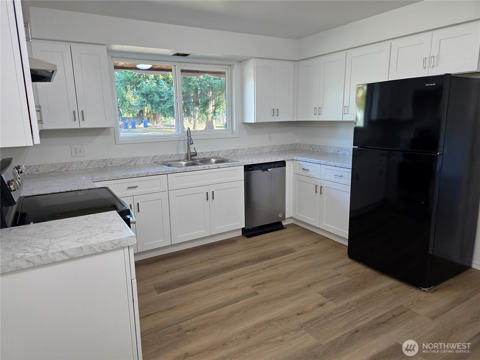 620 North Street Monroe, WA 98272 - Photo 30 of 38 a kitchen with a sink stove and refrigerator