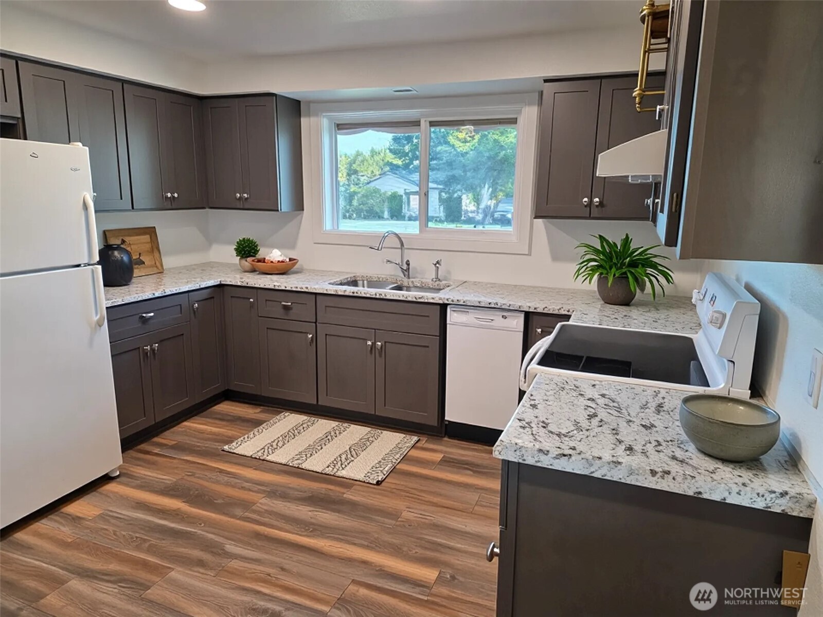 620 North Street Monroe, WA 98272 - Photo 4 of 38 a kitchen with stainless steel appliances granite countertop a sink stove and refrigerator