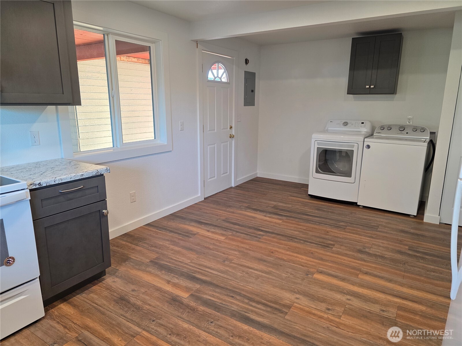 620 North Street Monroe, WA 98272 - Photo 6 of 38 an empty room with wooden floor and cabinet