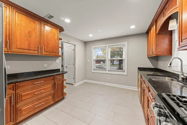 $2,500 | 2852 Scott Street, Franklin Park, IL 60131