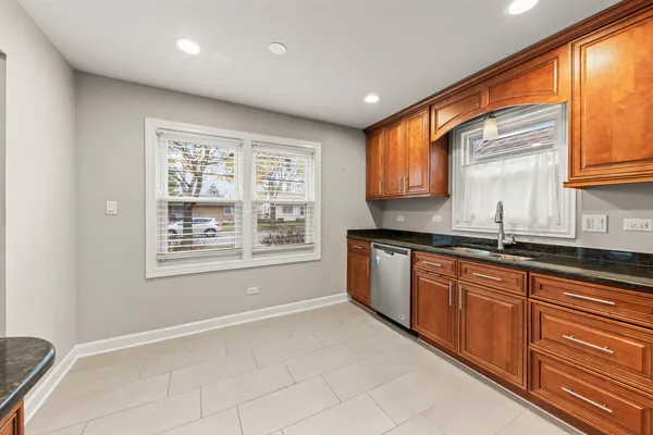 $2,500 | 2852 Scott Street, Franklin Park, IL 60131