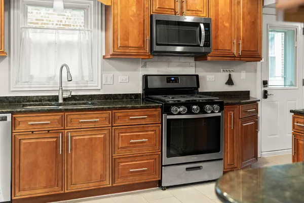 $2,500 | 2852 Scott Street, Franklin Park, IL 60131