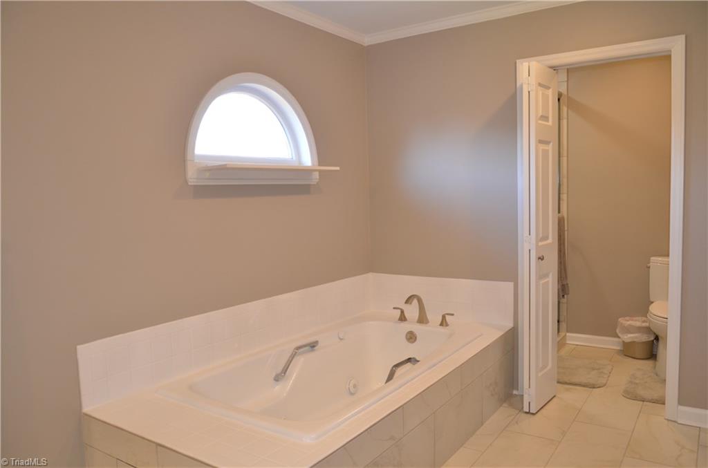 1271 Chester Road Winston-Salem, NC 27104 - Photo 17 of 30 Gallery Image 17