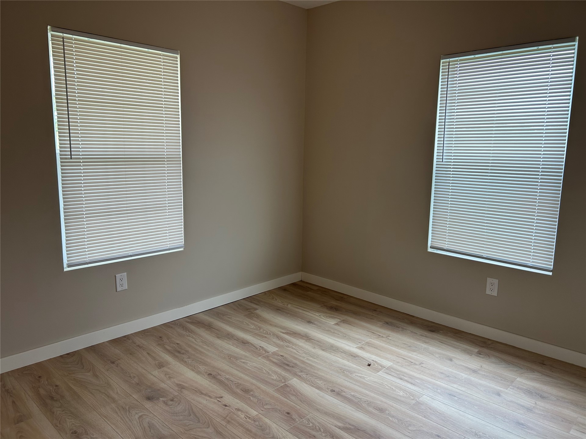 190 South 3 Mile Road Fort Gibson, OK 74434 - Photo 7 of 35 Wood-finish flooring with neutral wall paint and two windows featuring blinds