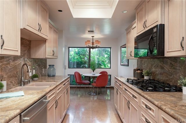 $975,000 | 1870 Kelton Avenue, Unit 103, Los Angeles, CA 90025