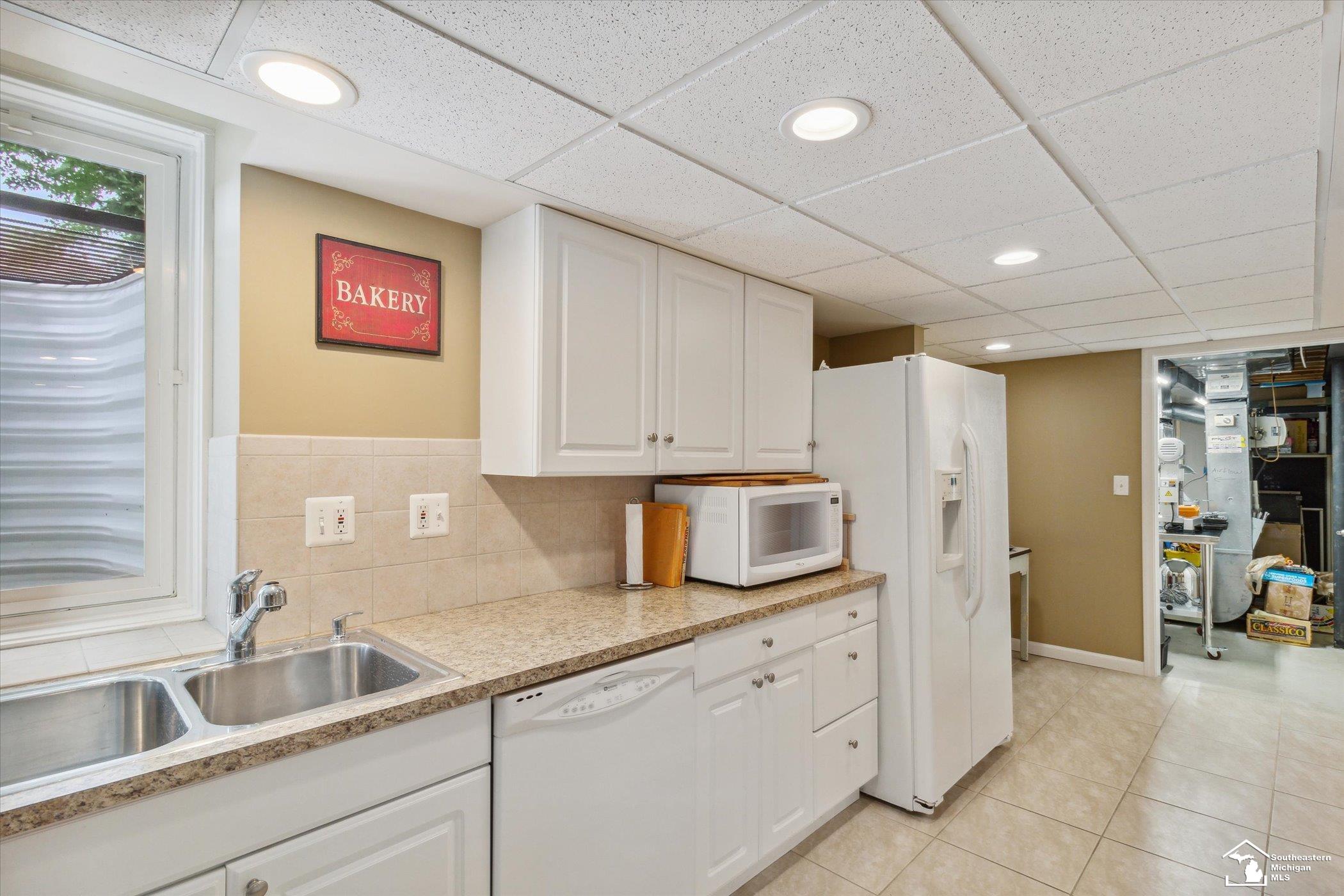 21508 Raintree Drive Macomb, MI 48044 - Photo 46 of 62 50115305-45.JPG