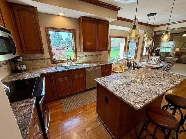 $664,000 | 2818 Big Sur Drive, Lewis Center, OH 43035