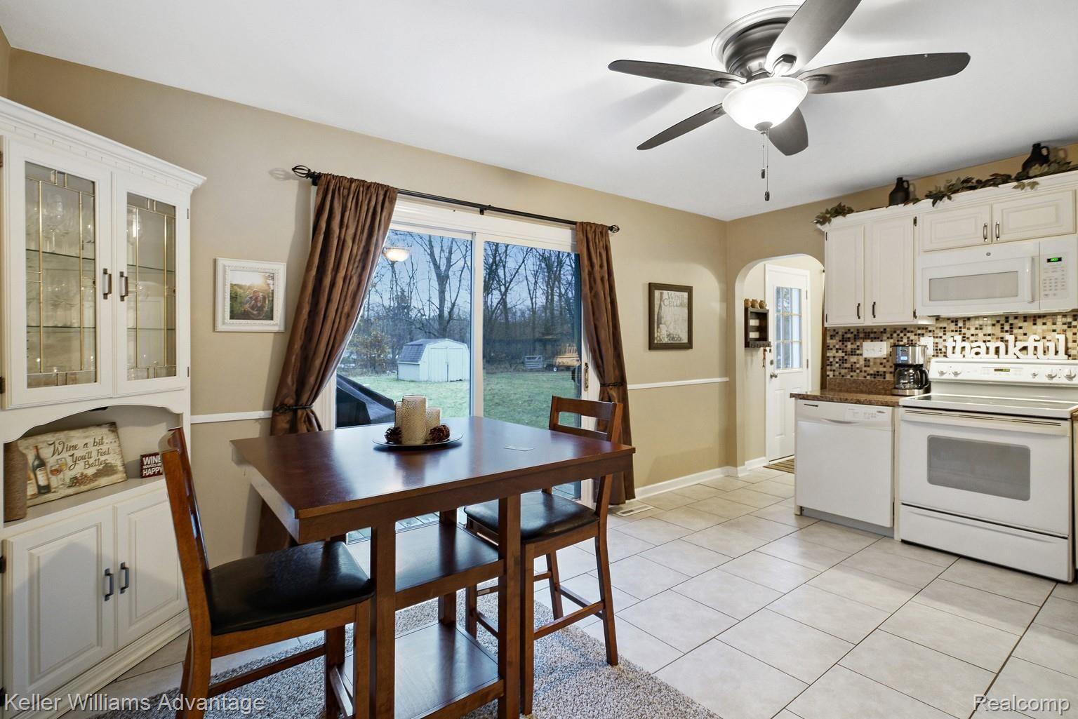2910 Norton Road Howell, MI 48843 - Photo 6 of 19 DSC09515.jpg