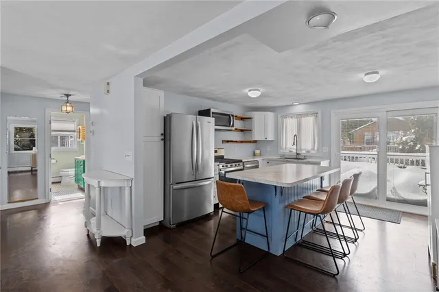 $585,000 | 102 Easton Avenue, Portsmouth, RI 02871