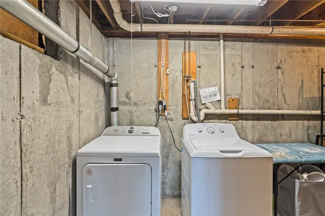 $585,000 | 102 Easton Avenue, Portsmouth, RI 02871