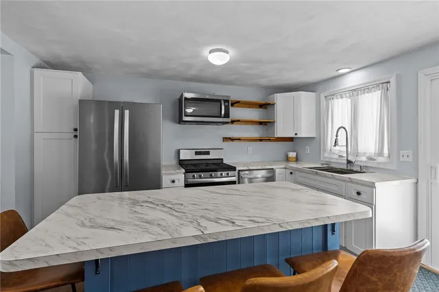 $585,000 | 102 Easton Avenue, Portsmouth, RI 02871