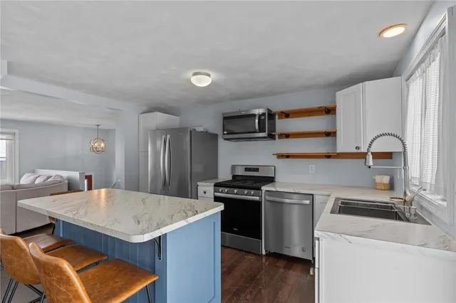 $585,000 | 102 Easton Avenue, Portsmouth, RI 02871