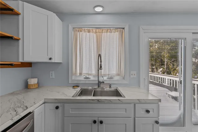 $585,000 | 102 Easton Avenue, Portsmouth, RI 02871