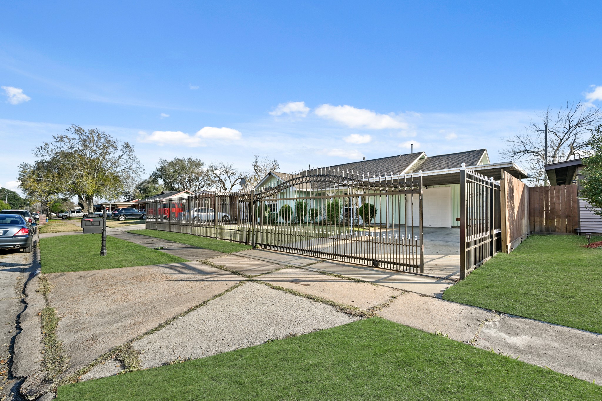 642 Arvana Street Houston, TX 77034 - Photo 3 of 38