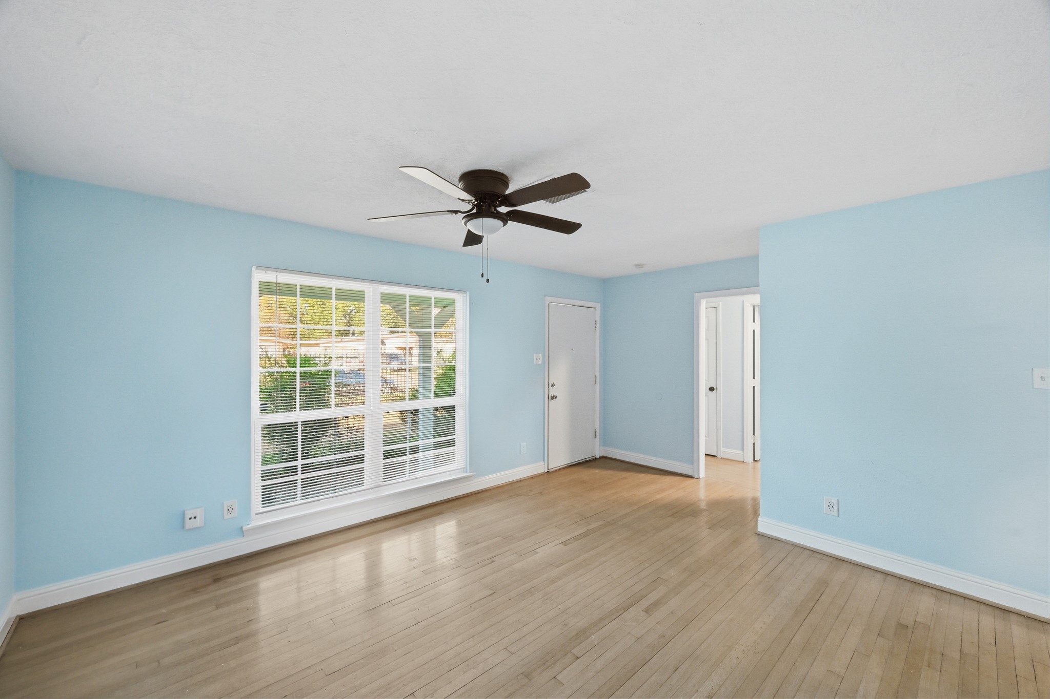 642 Arvana Street Houston, TX 77034 - Photo 6 of 38