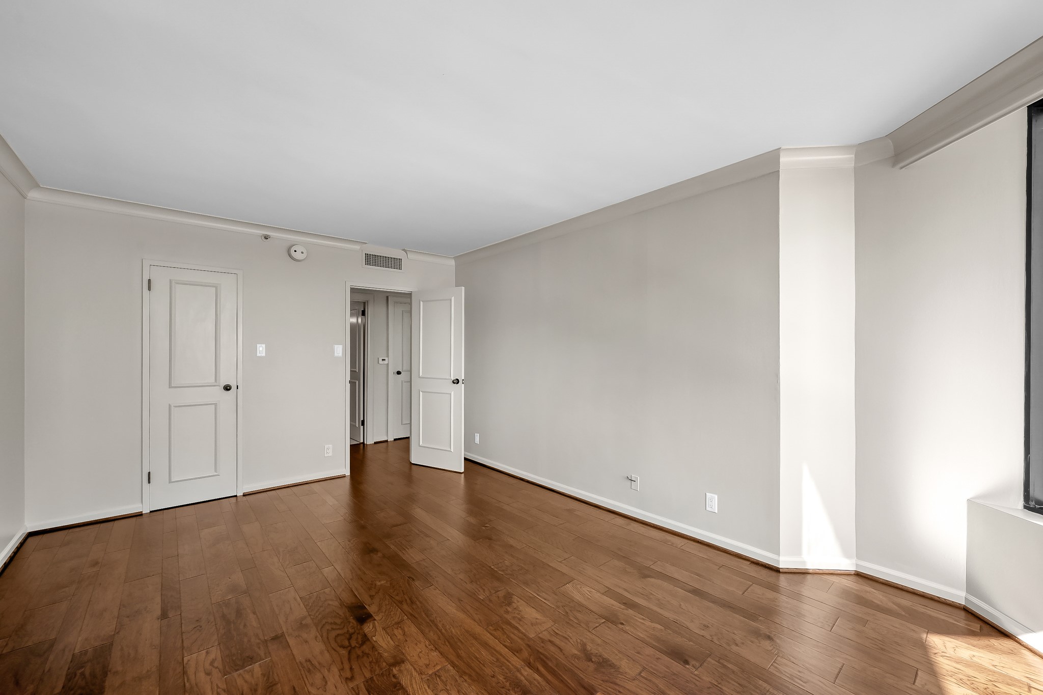 1111 Caroline Street, Unit 2901 Houston, TX 77010 - Photo 18 of 46 a view of an empty room with wooden floor and closet