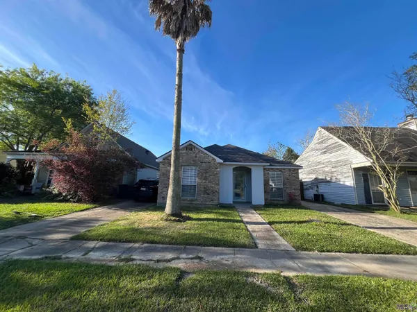 $1,650 | 15588 Springwood Avenue, Baton Rouge, LA 70817