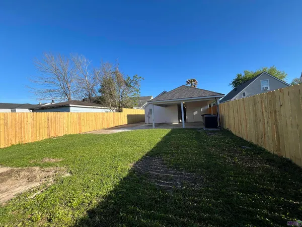 $1,650 | 15588 Springwood Avenue, Baton Rouge, LA 70817