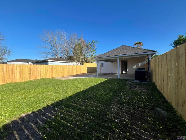 $1,650 | 15588 Springwood Avenue, Baton Rouge, LA 70817