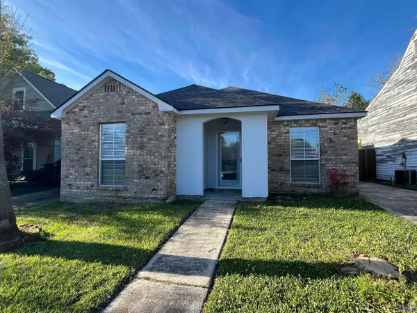 $1,650 | 15588 Springwood Avenue, Baton Rouge, LA 70817