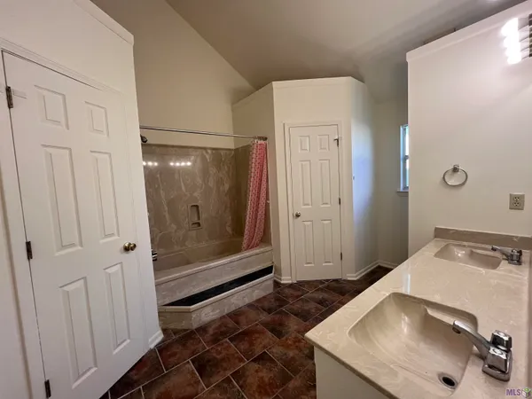 $1,650 | 15588 Springwood Avenue, Baton Rouge, LA 70817