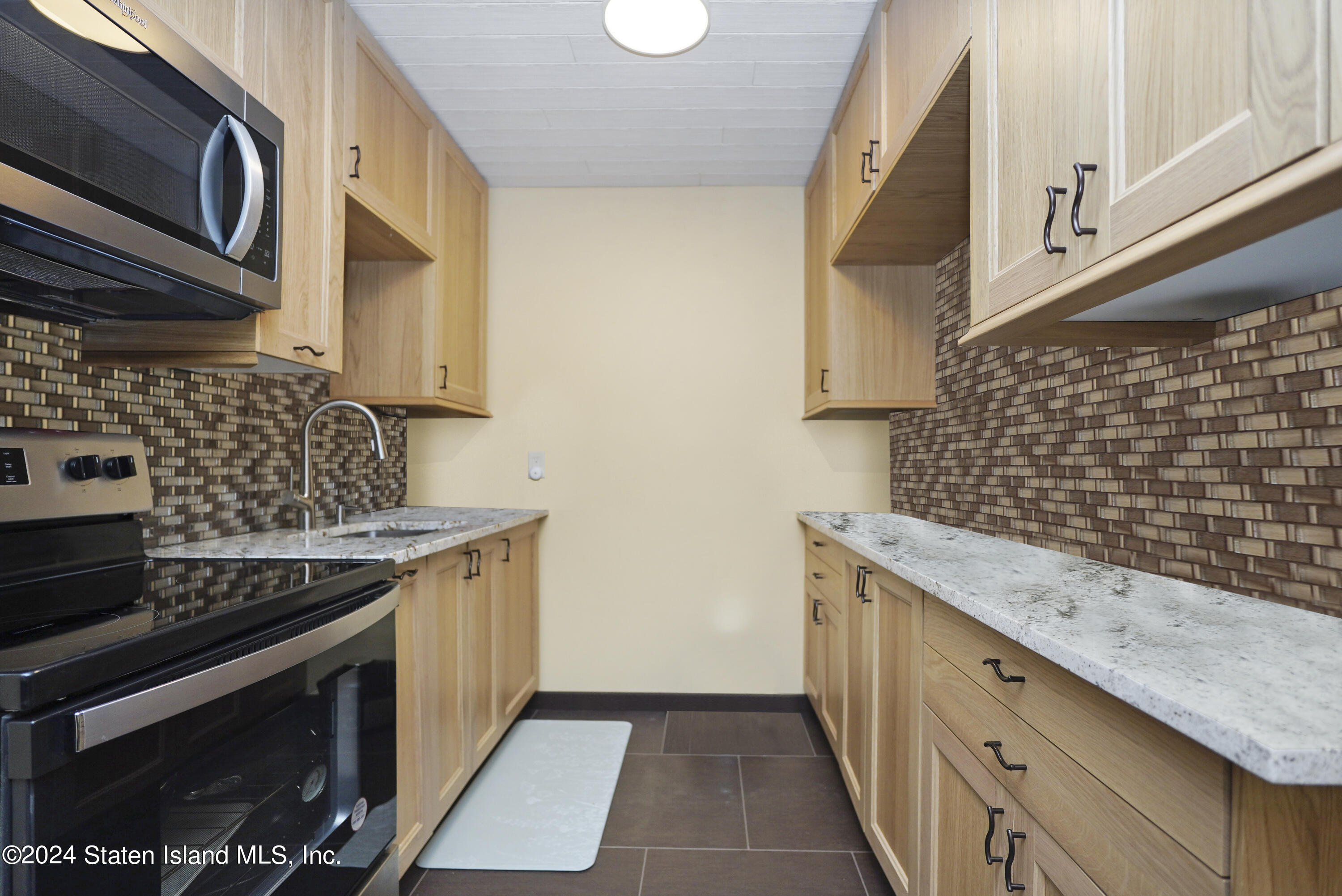 3747 Amboy Road, Unit 6B Staten Island, NY 10308 - Photo 12 of 23 (13) KITCHEN