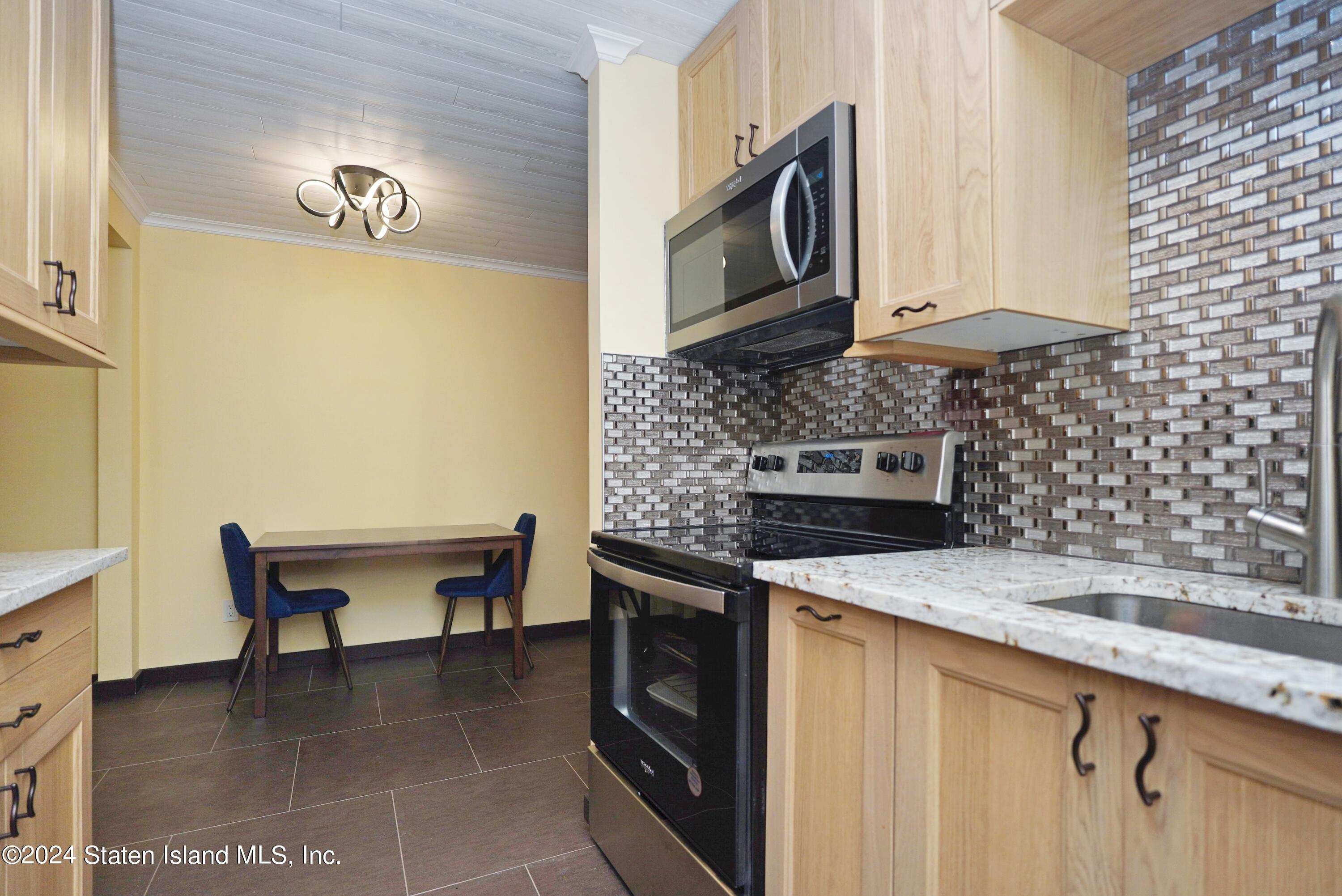 3747 Amboy Road, Unit 6B Staten Island, NY 10308 - Photo 15 of 23 (16) KITCHEN