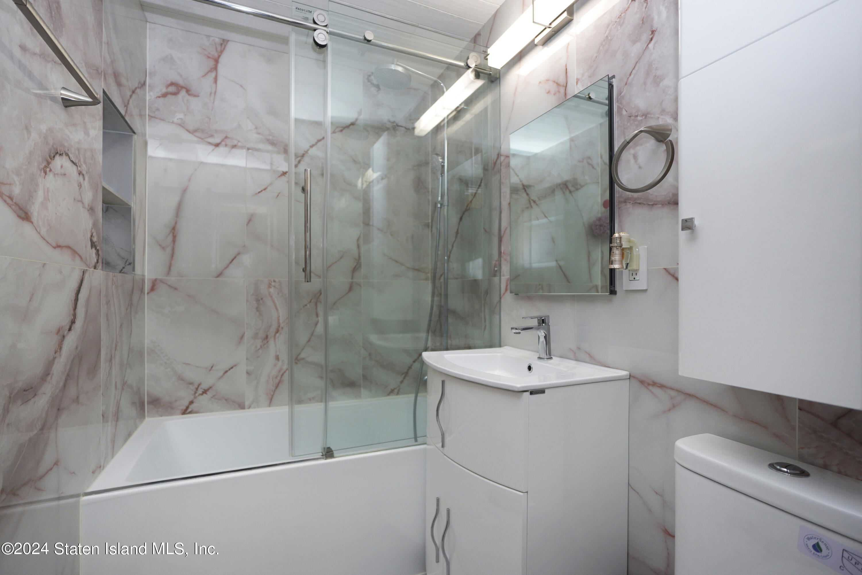 3747 Amboy Road, Unit 6B Staten Island, NY 10308 - Photo 18 of 23 (19) BATHROOM