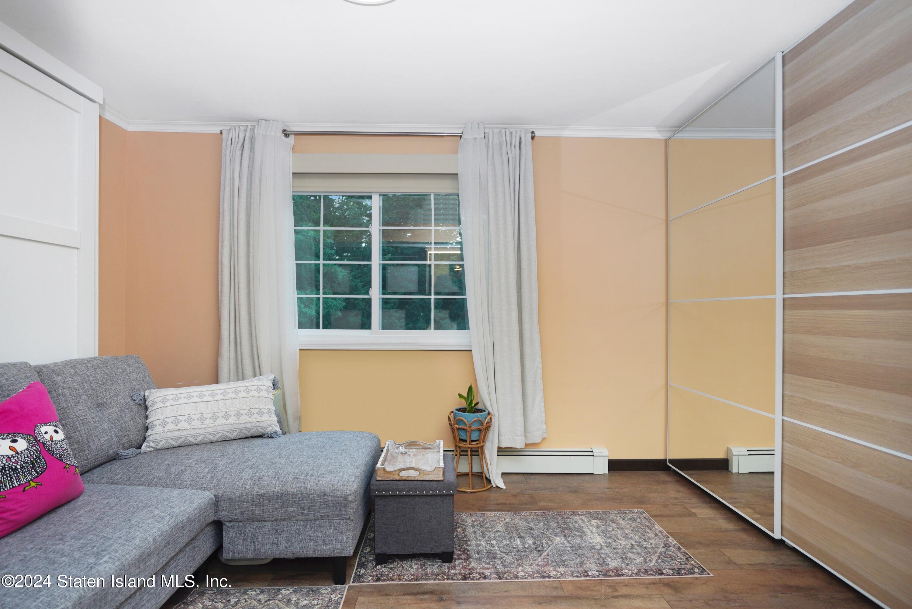 3747 Amboy Road, Unit 6B Staten Island, NY 10308 - Photo 4 of 23 (5) LIVING ROOM