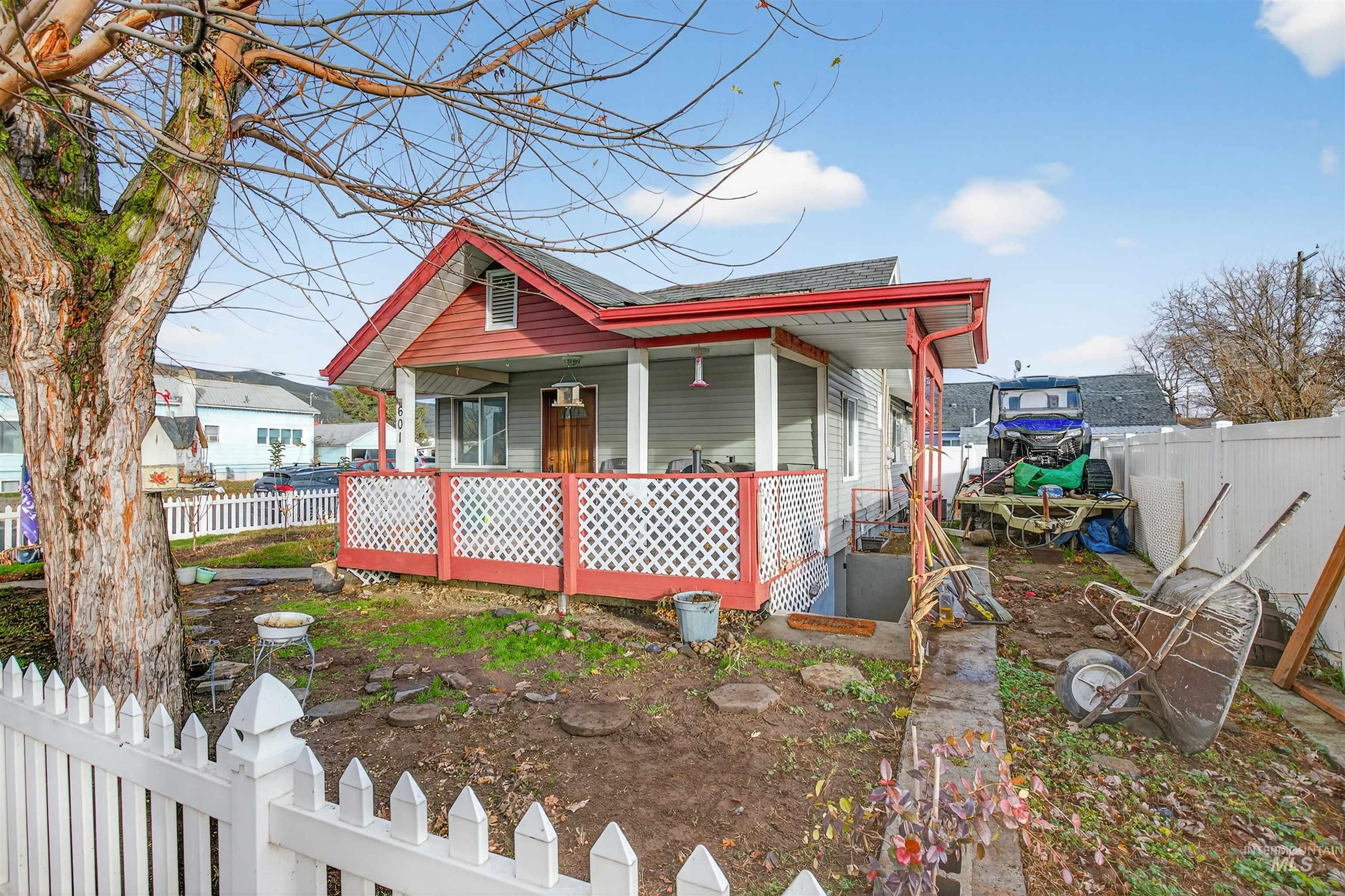 601 12th Street Clarkston, WA 99403 - Photo 19 of 21 Shotgun-style home with a shingled roof