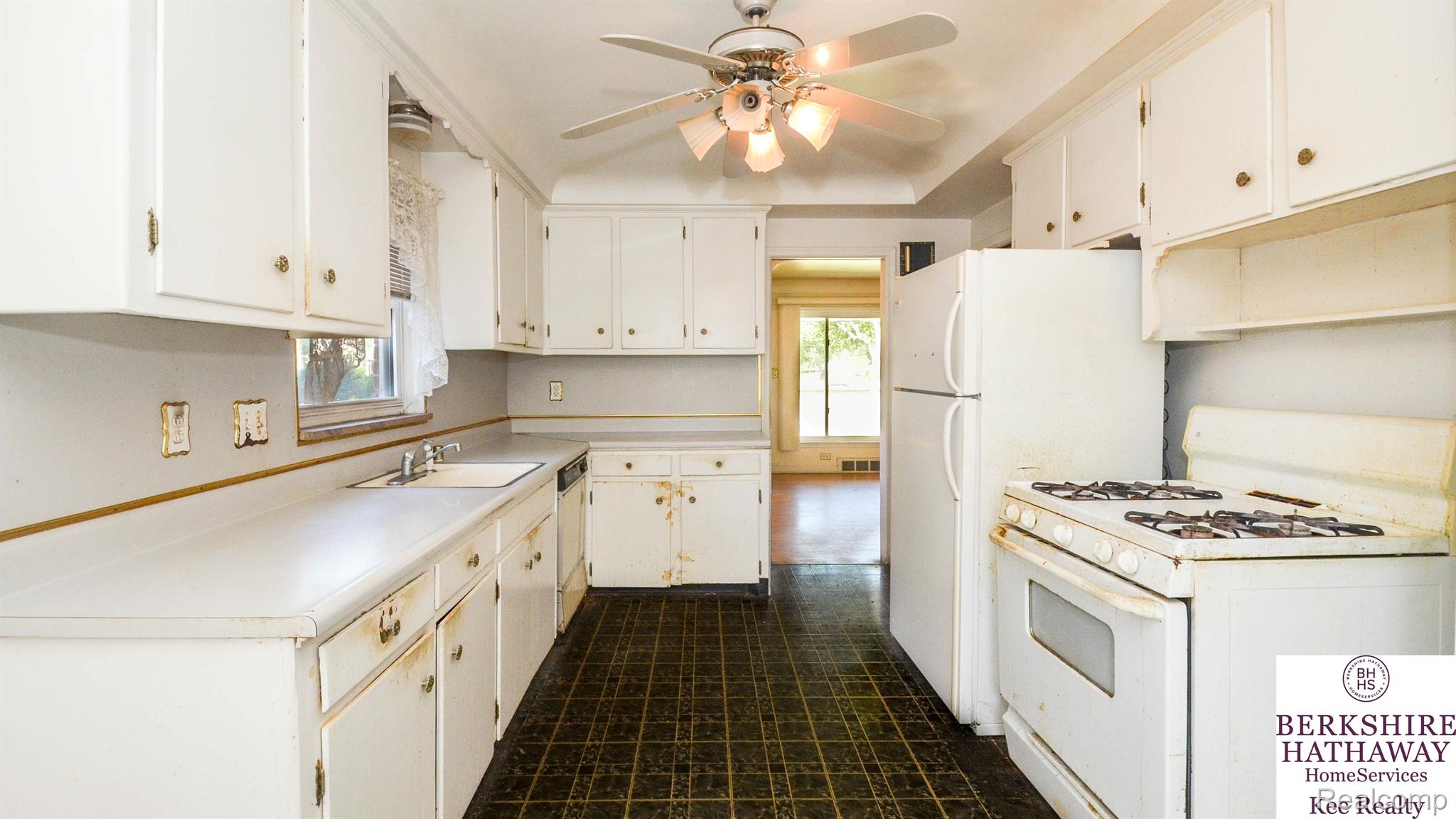 9190 Inkster Road Redford, MI 48239 - Photo 10 of 22 Kitchen towards living room