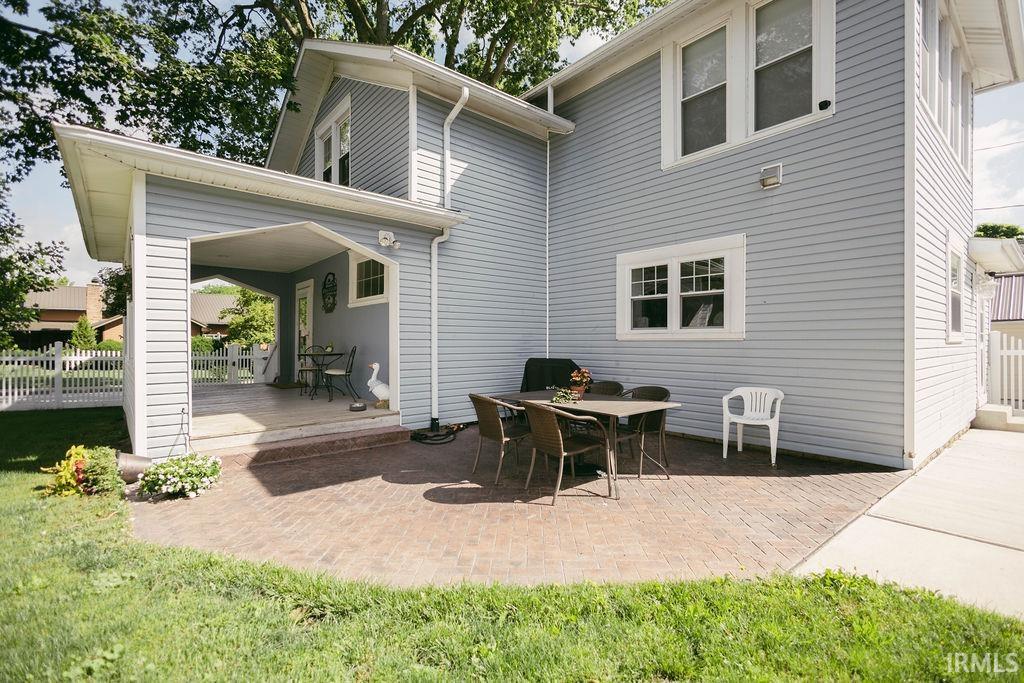 110 East Rugg Street Decatur, IN 46733 - Photo 5 of 37