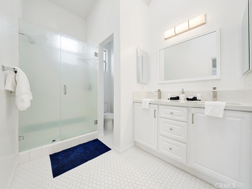 129 45th Street Newport Beach, CA 92663 - Photo 31 of 38 a bathroom with a bathtub sink vanity and mirror