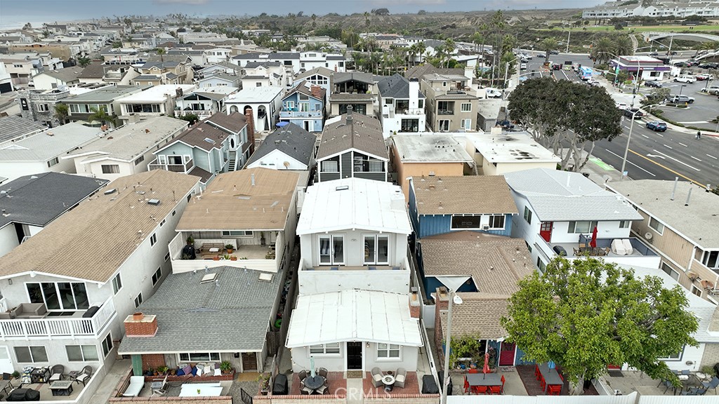 129 45th Street Newport Beach, CA 92663 - Photo 37 of 38 an aerial view of residential houses with outdoor space
