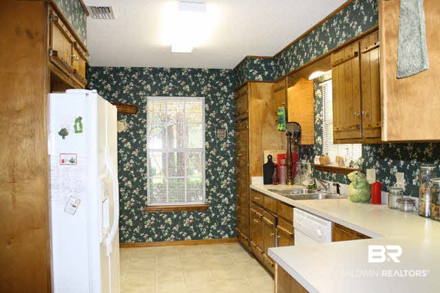 142 Michael Loop Daphne, AL 36526 - Photo 3 of 16 Kitchen 1