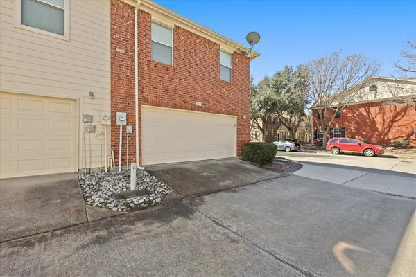 a view of a entrance gate of the house