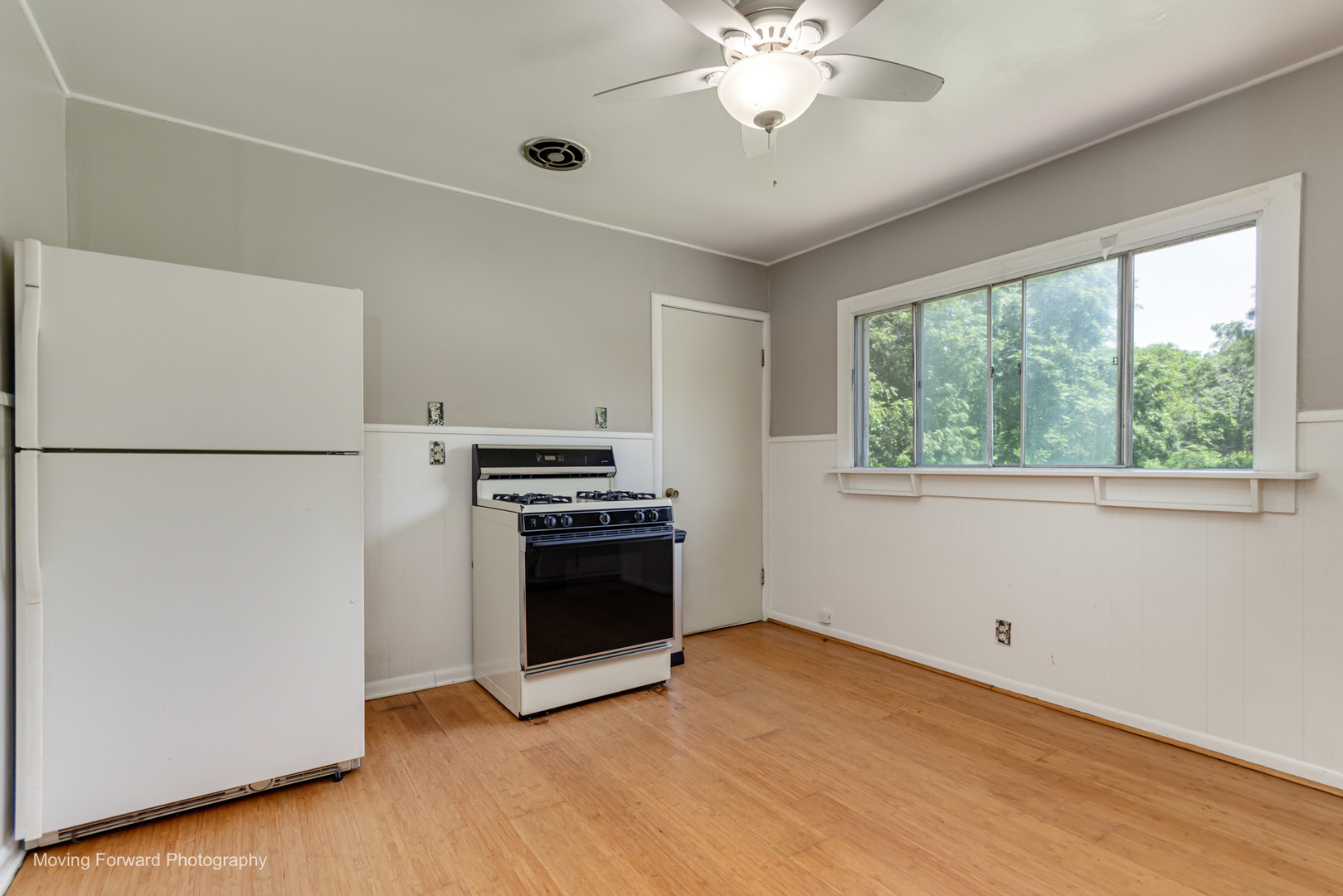 7S151 North Eola Road Aurora, IL 60502 - Photo 8 of 17