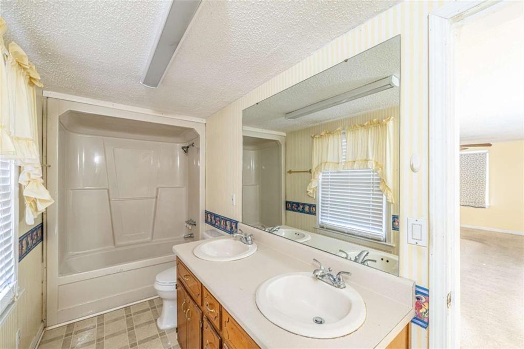 4383 Martha Berry Highway Rome, GA 30165 - Photo 15 of 27 a bathroom with a sink a bathtub and a mirror