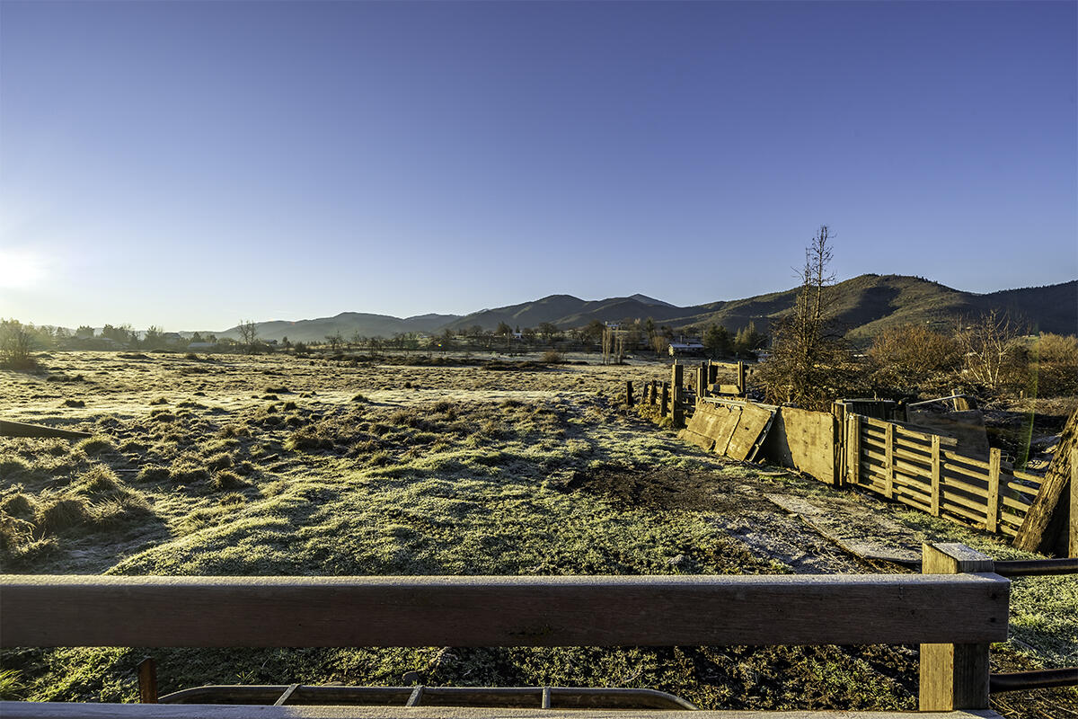 148 East Valley View Road Ashland, OR 97520 - Photo 39 of 43 36