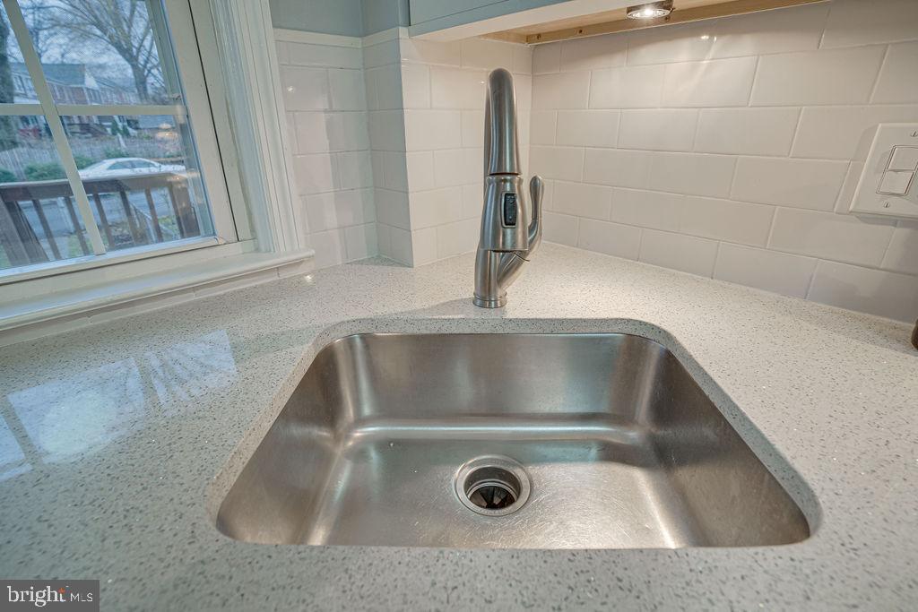 6471 Blenheim Road Baltimore, MD 21212 - Photo 13 of 50 Close-Up - Quartz counters/Farmhouse Sink!