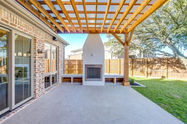 a view of an house with backyard and porch