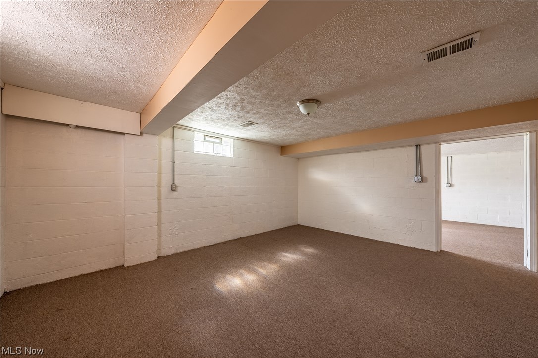 1040 Oak Tree Road Akron, OH 44320 - Photo 29 of 35