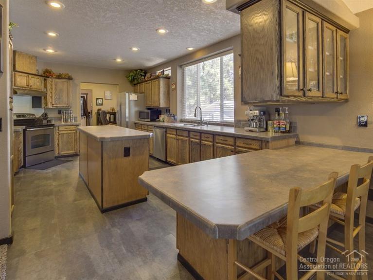 60085 Hopi Road Bend, OR 97702 - Photo 9 of 25 Additional Photo