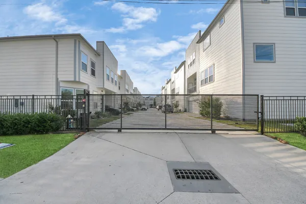 $2,500 | 1907 Lonestar Brook Lane, Houston, TX 77080