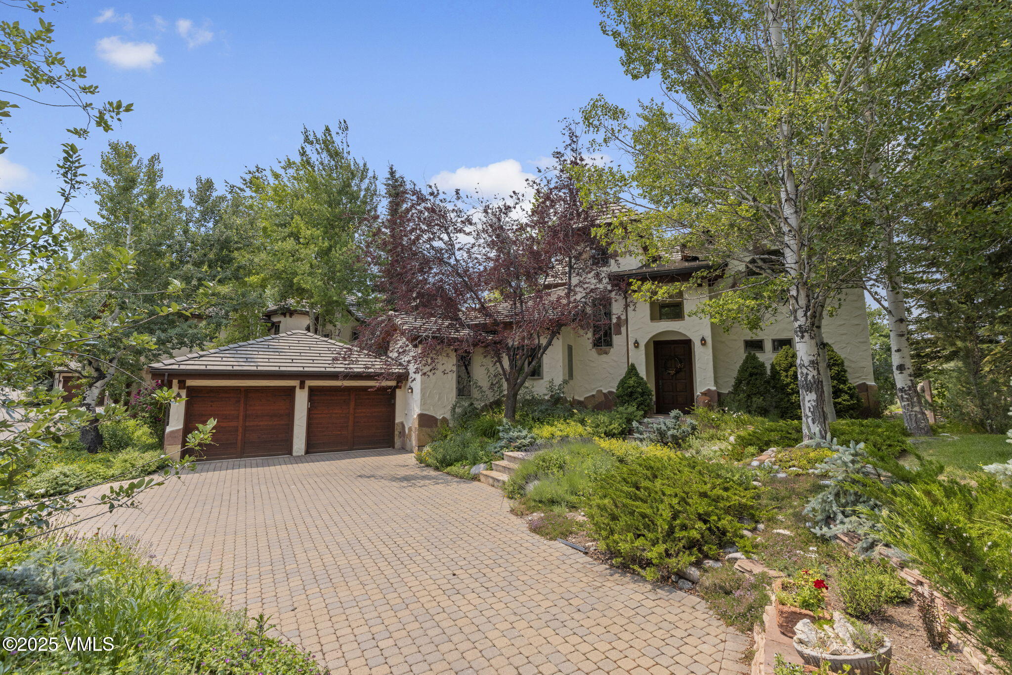 225 Alcazar Drive Edwards, CO 81632 - Photo 33 of 39 a front view of a house with a garden