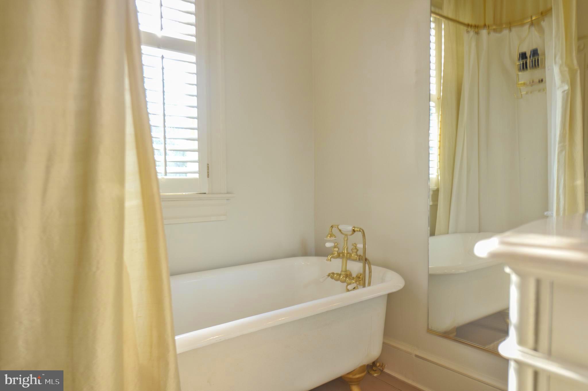 8478 Springs Road Warrenton, VA 20186 - Photo 22 of 45 Main level bathroom w/clawfoot tub or shower