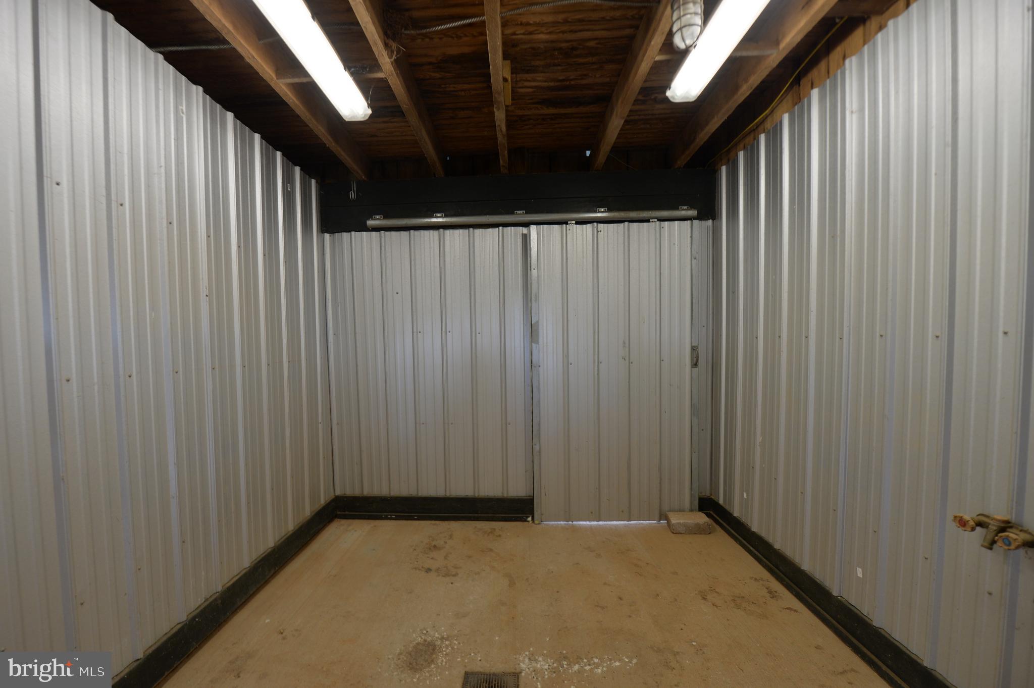 8478 Springs Road Warrenton, VA 20186 - Photo 36 of 45 Wash stall