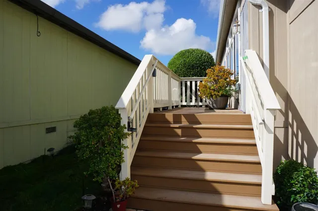 a view of entryway with a front door