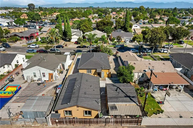 a view of a back yard of the house